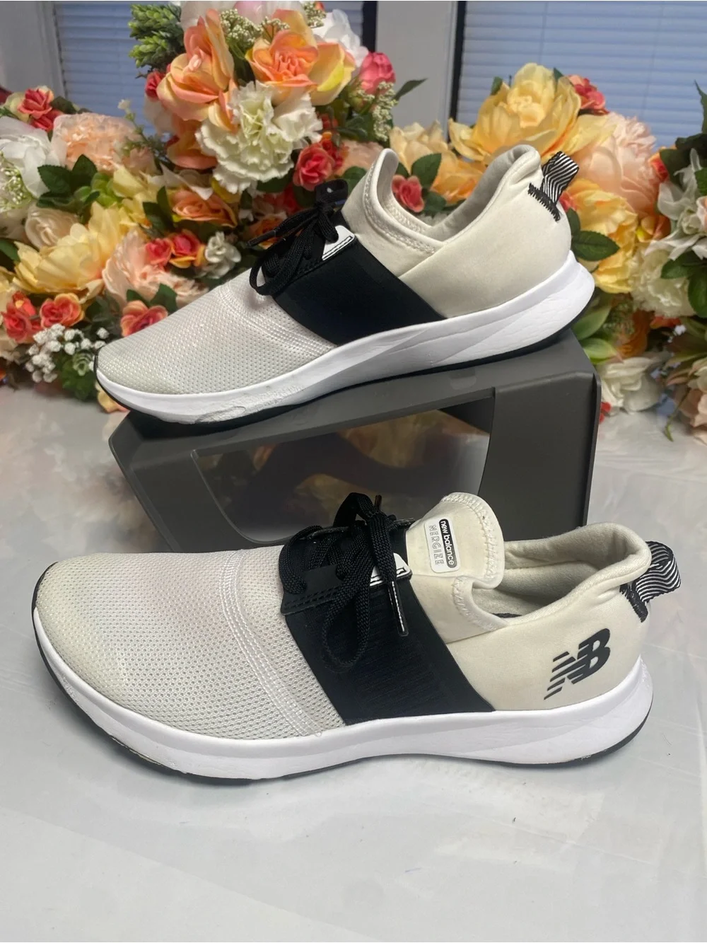New Balance Nergize DynaSoft Slip-On Walking Shoes White Black Women’s 8.5B